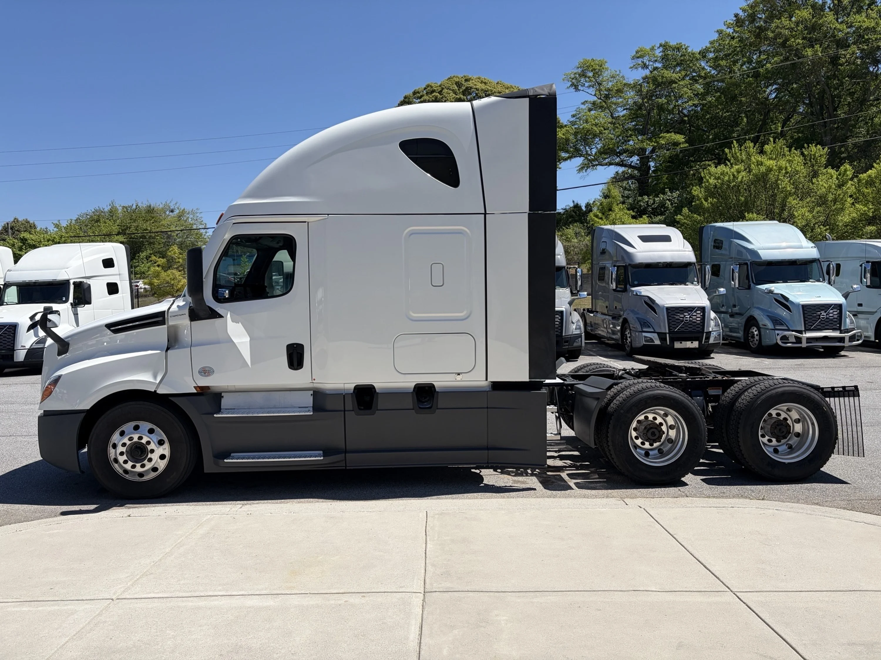 2024 Freightliner Cascadia - image 4