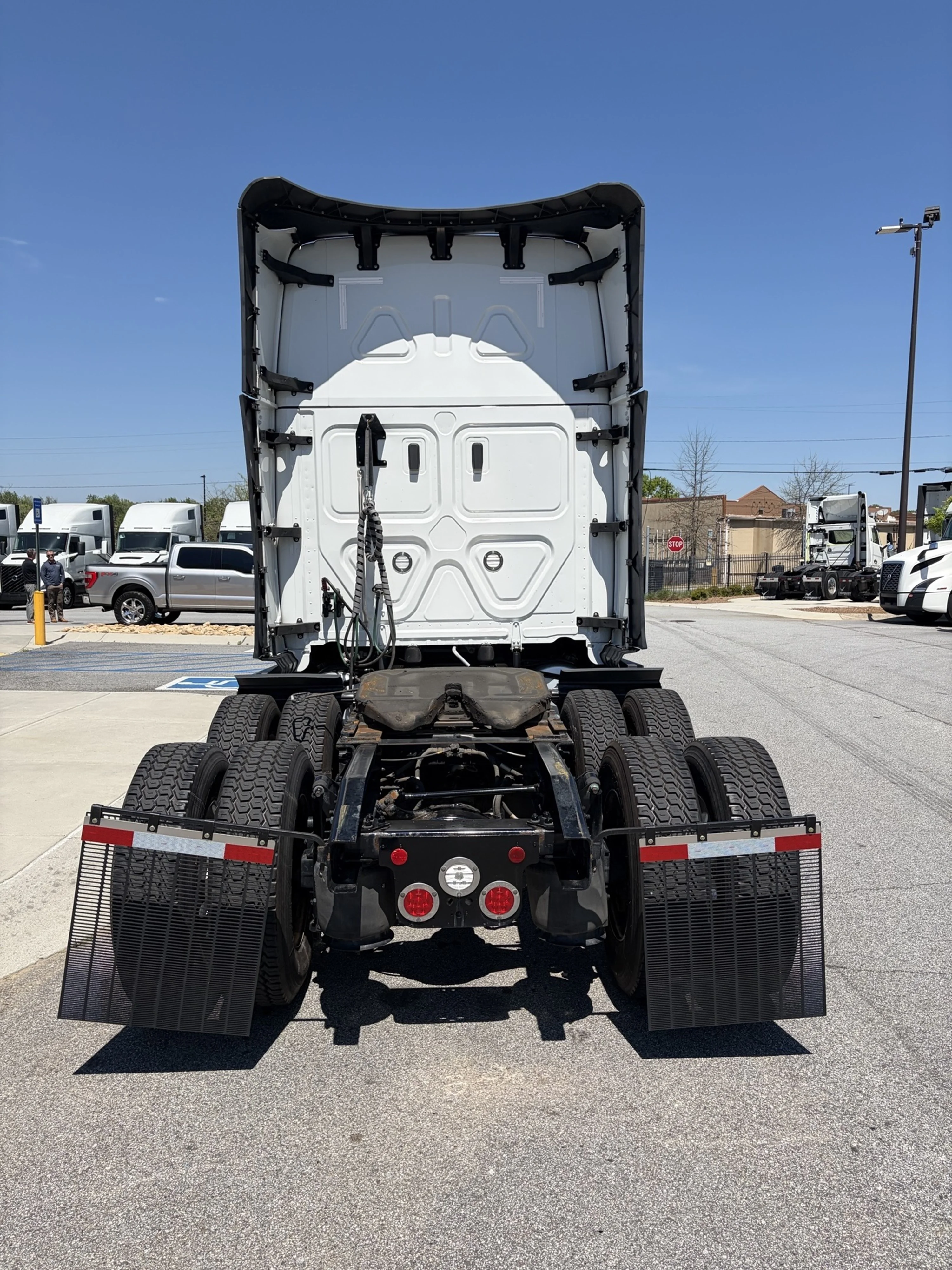 2024 Freightliner Cascadia - image 3