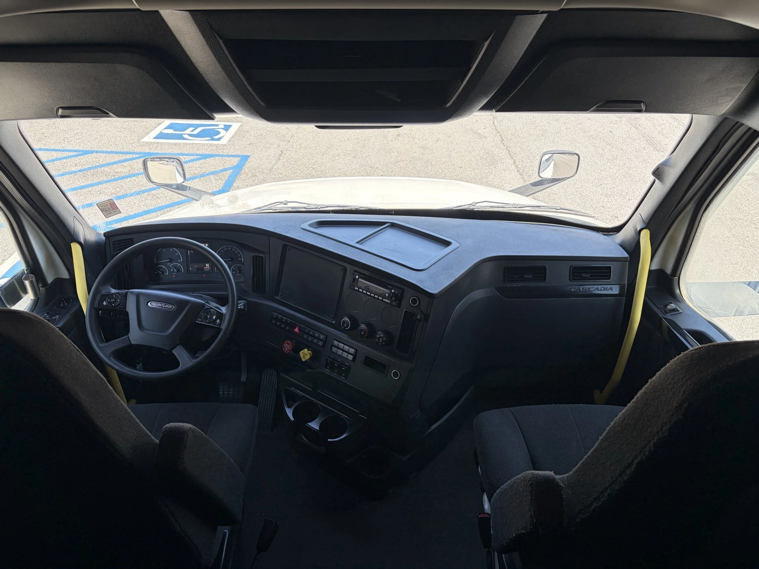 2024 Freightliner Cascadia - image 16
