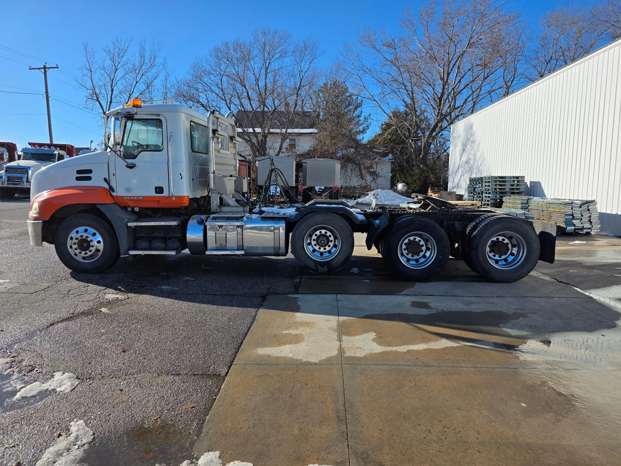 2013 Mack — photo 2