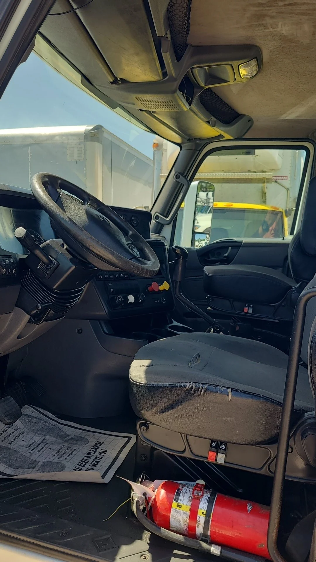 2018 International LT - image 4