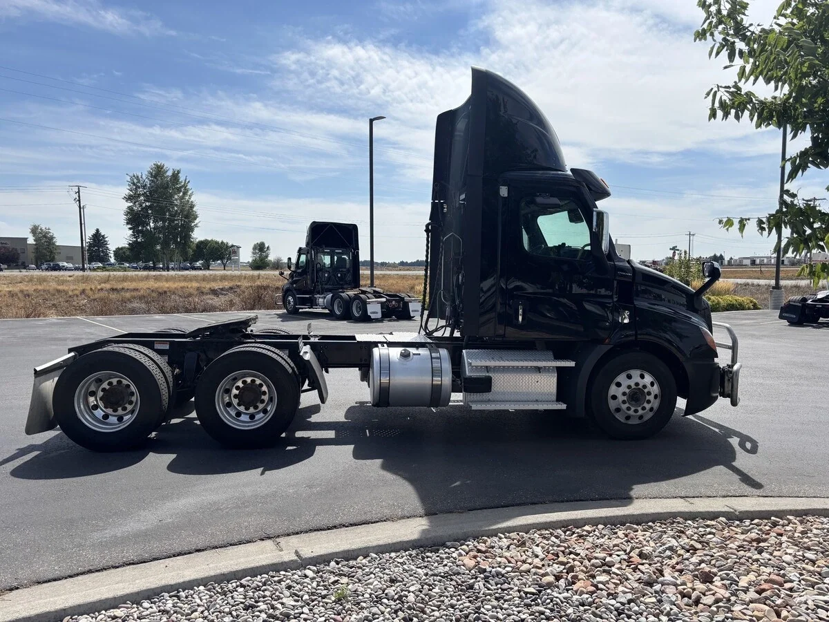 2023 Freightliner Cascadia — photo 5