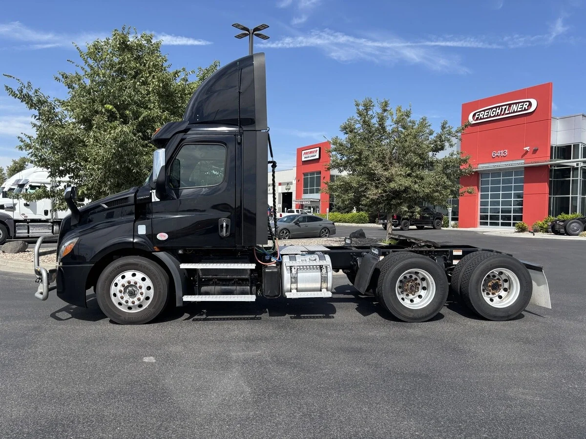 2023 Freightliner Cascadia — photo 4