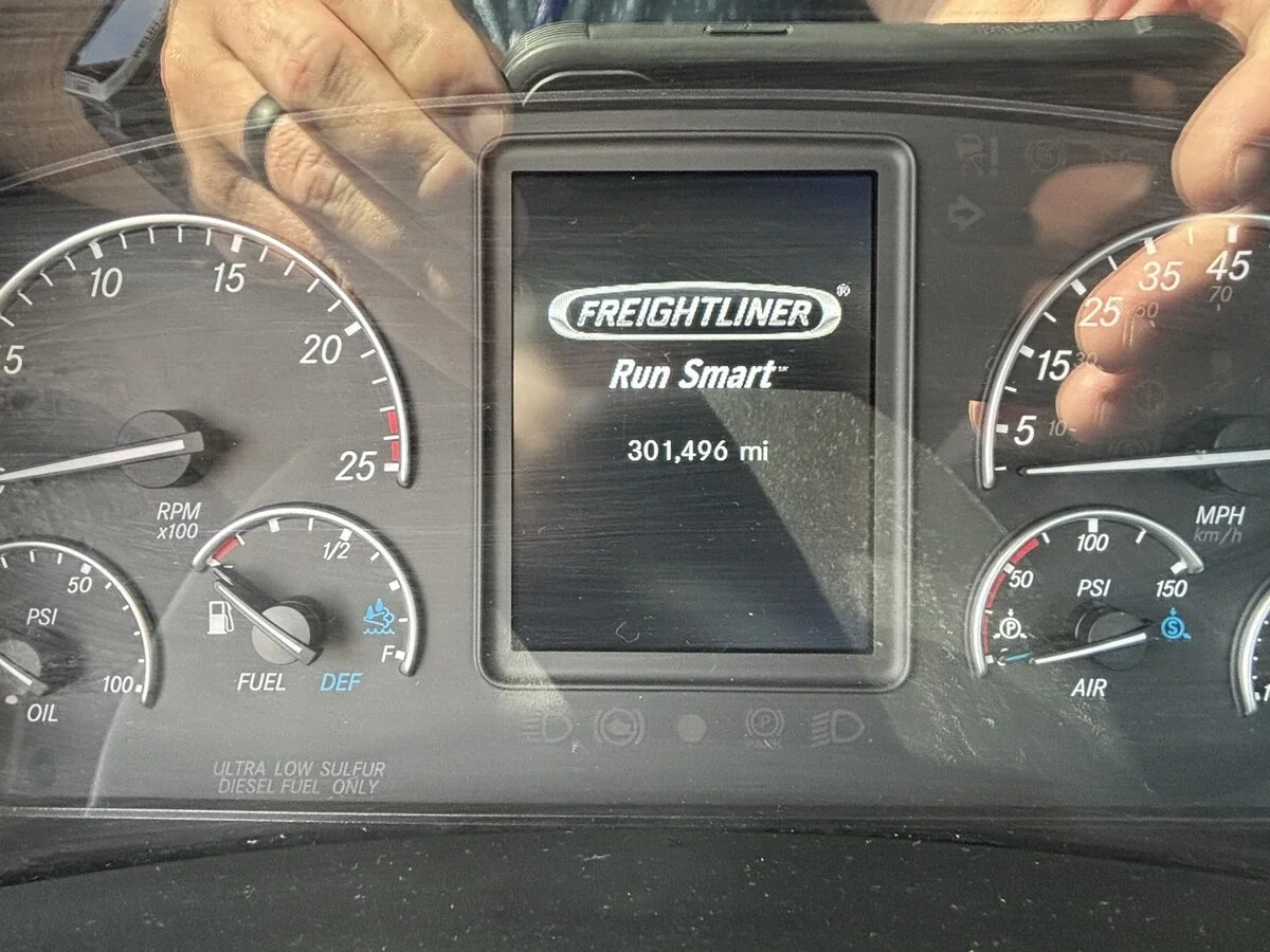 2023 Freightliner Cascadia — photo 13