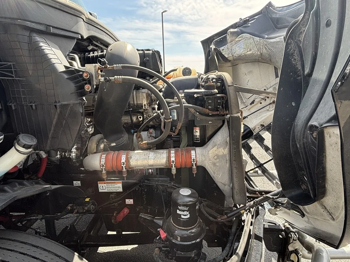 2023 Freightliner Cascadia — photo 16
