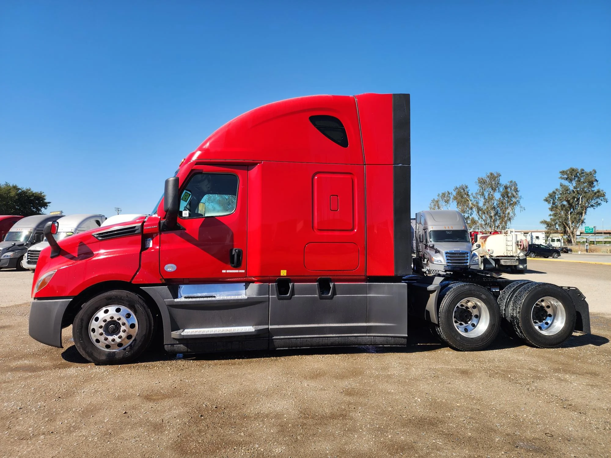 2021 Freightliner Cascadia in Fresno, CA — photo 5