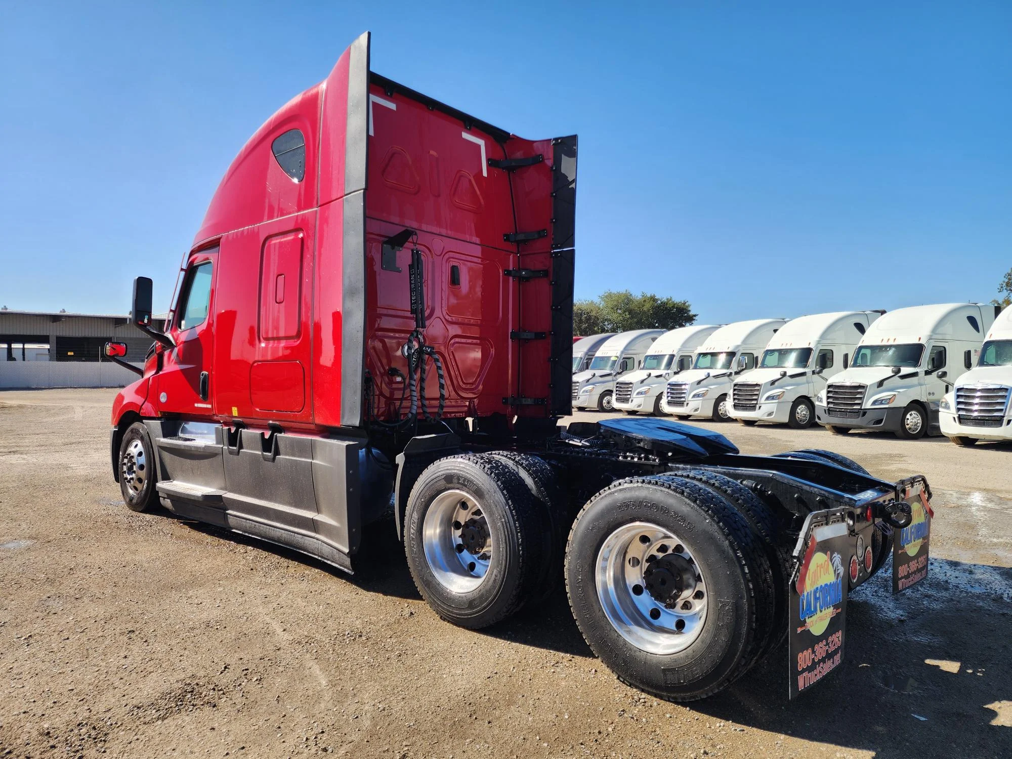 2021 Freightliner Cascadia in Fresno, CA — photo 4