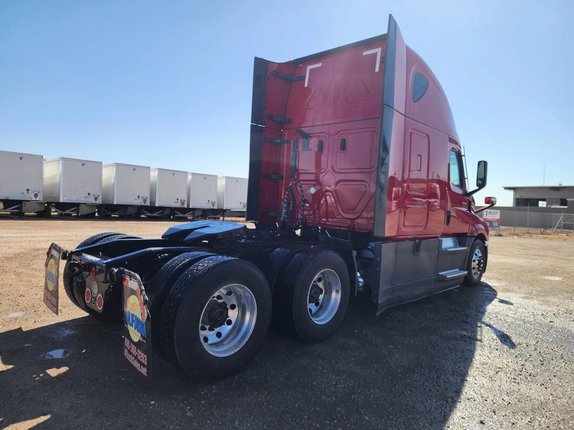2021 Freightliner Cascadia in Fresno, CA — photo 2