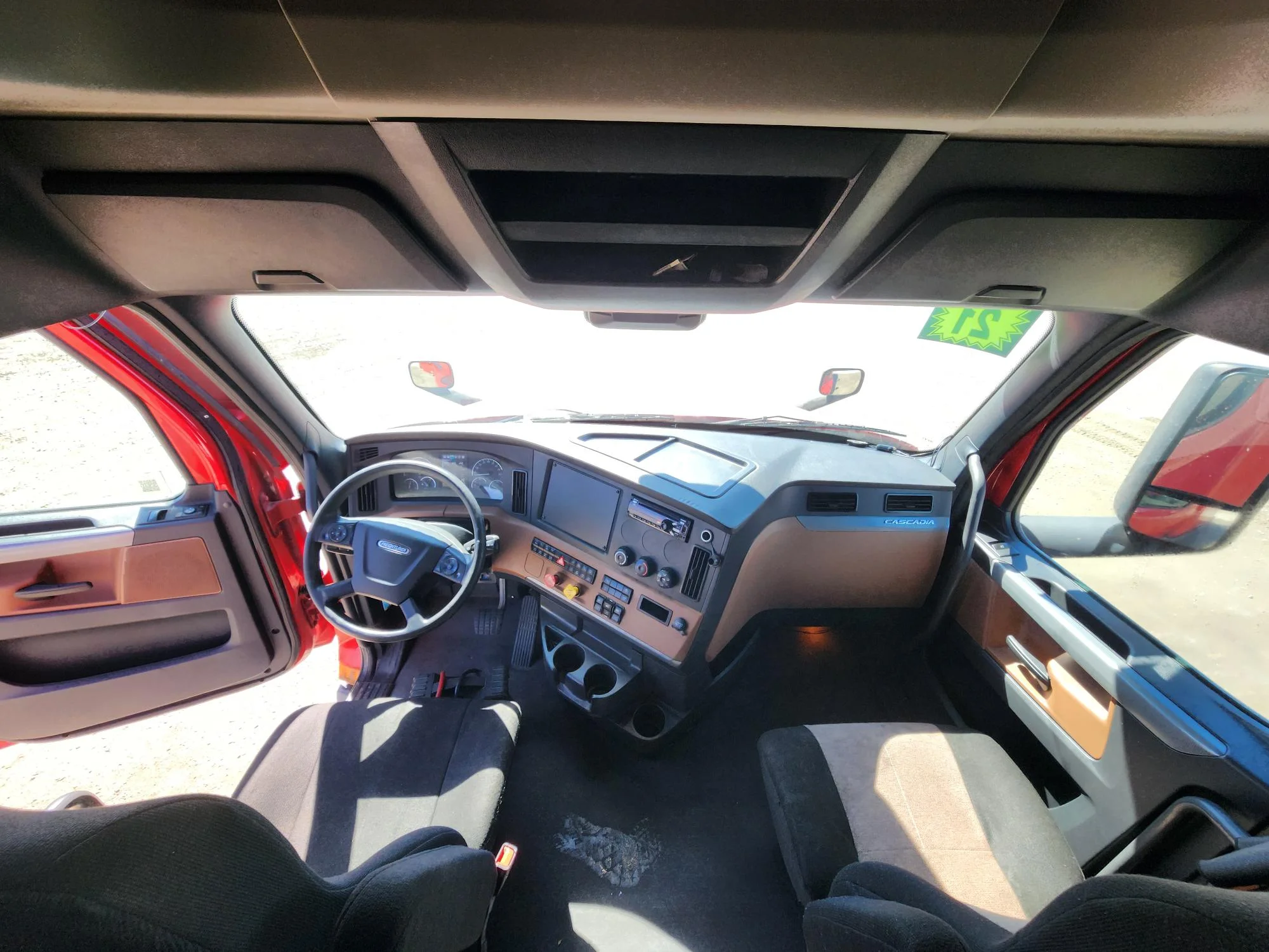 2021 Freightliner Cascadia in Fresno, CA — photo 11