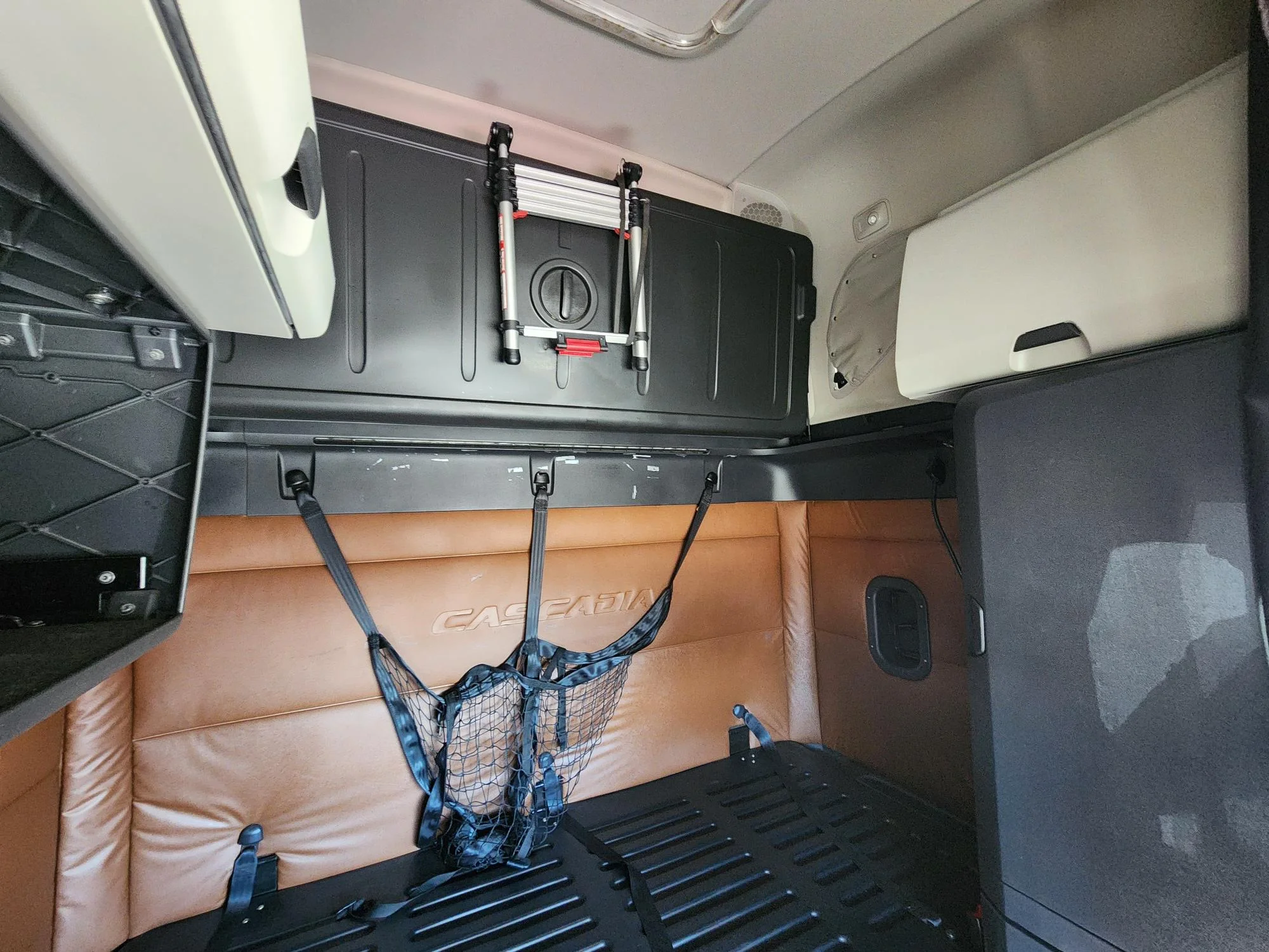 2021 Freightliner Cascadia in Fresno, CA — photo 10