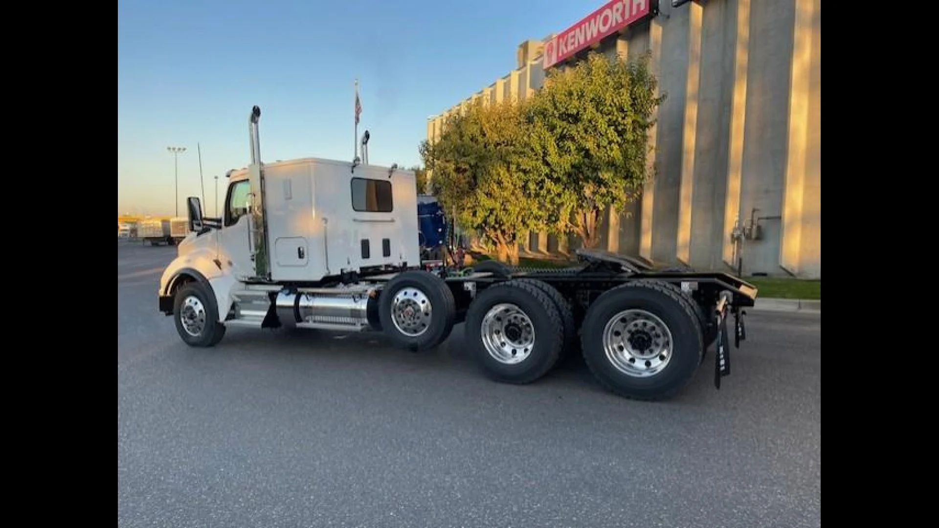 2026 Kenworth T880 in Bismarck — photo 2