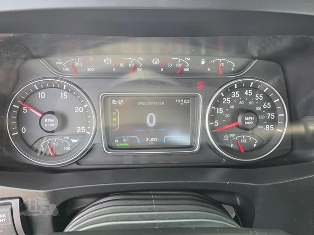 2025 International LT in MN — photo 25