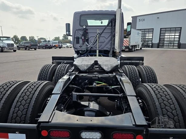2025 International LT in MN — photo 4