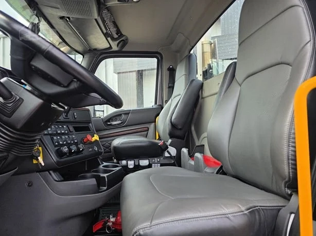 2025 International LT in MN — photo 21