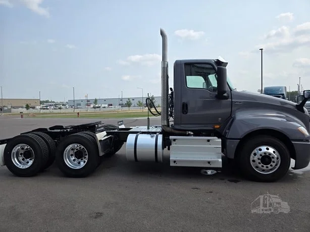 2025 International LT in MN — photo 6