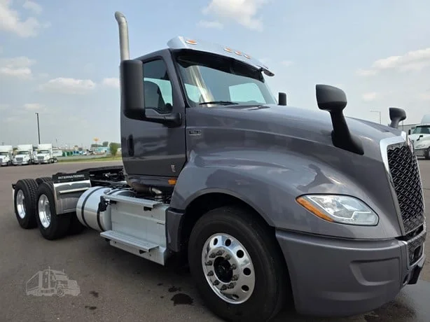 2025 International LT in MN — photo 7