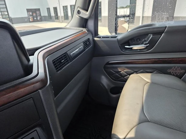 2025 International LT in MN — photo 28