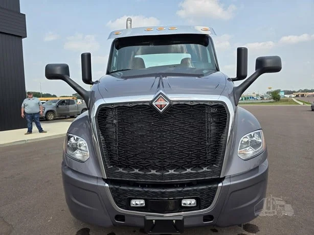 2025 International LT in MN — photo 8
