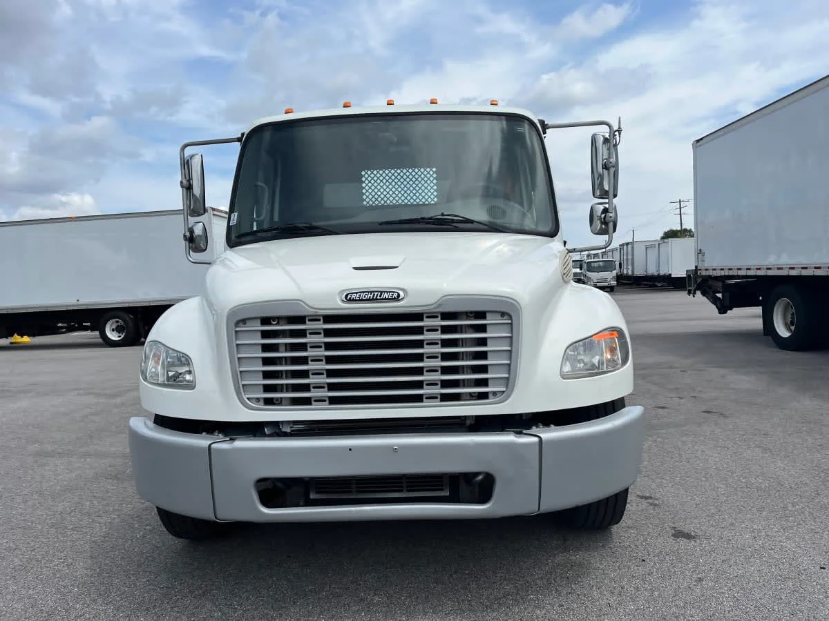 2014 Freightliner M2 106 in Beltsville, MD — photo 2