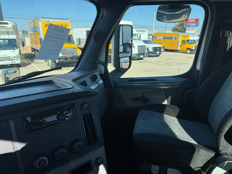 2021 Freightliner Cascadia - image 10