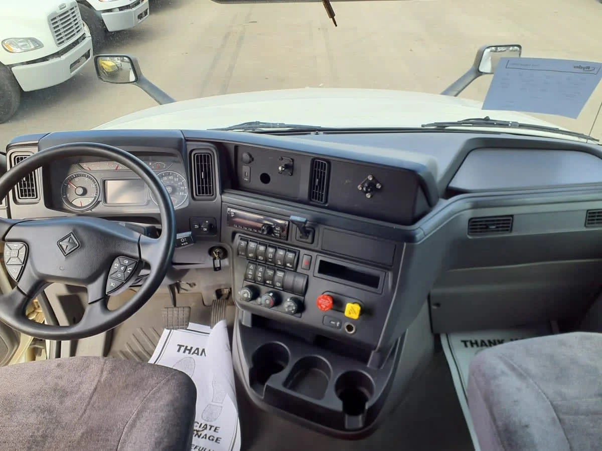 2020 International LT - image 7