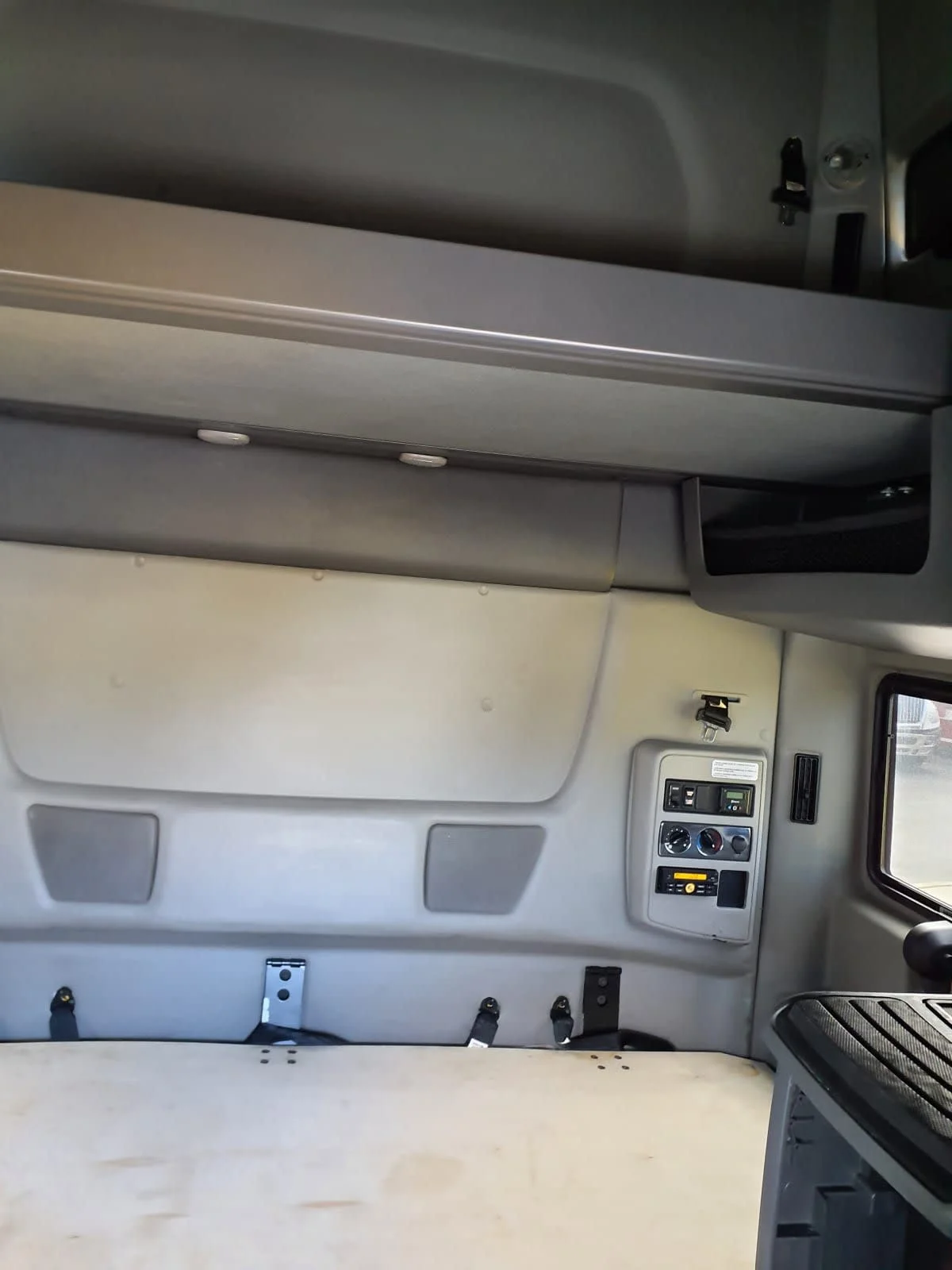 2020 International LT in Bolingbrook, IL — photo 8