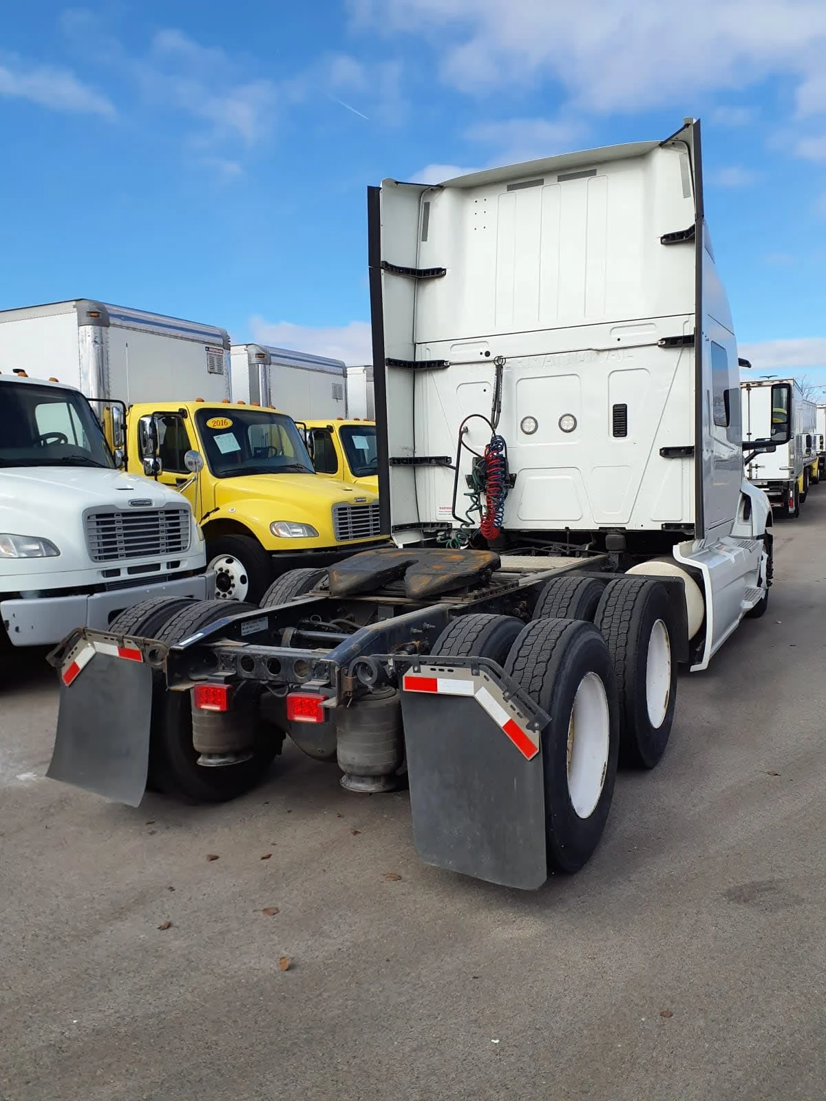 2020 International LT in Bolingbrook, IL — photo 4
