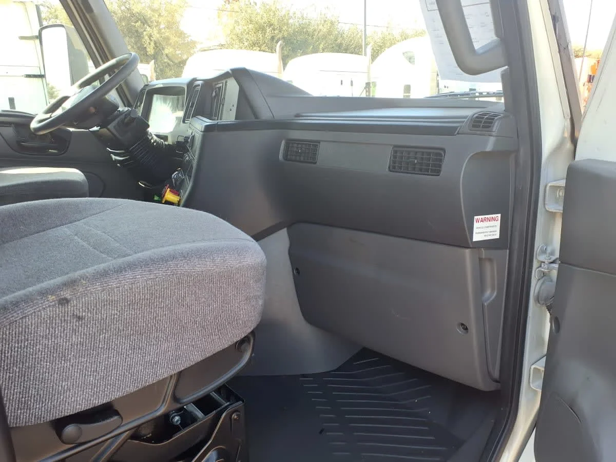 2020 International LT - image 11