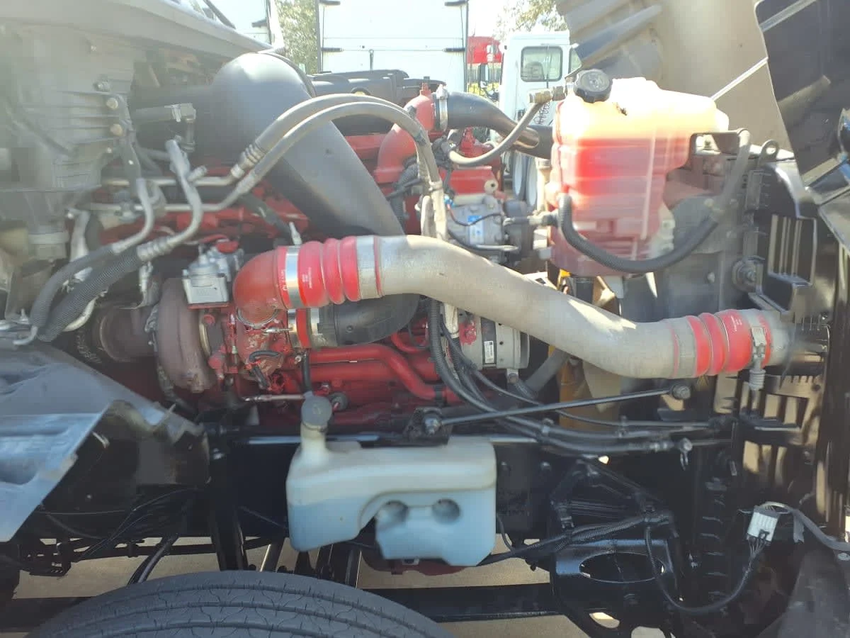 2020 International LT - image 10