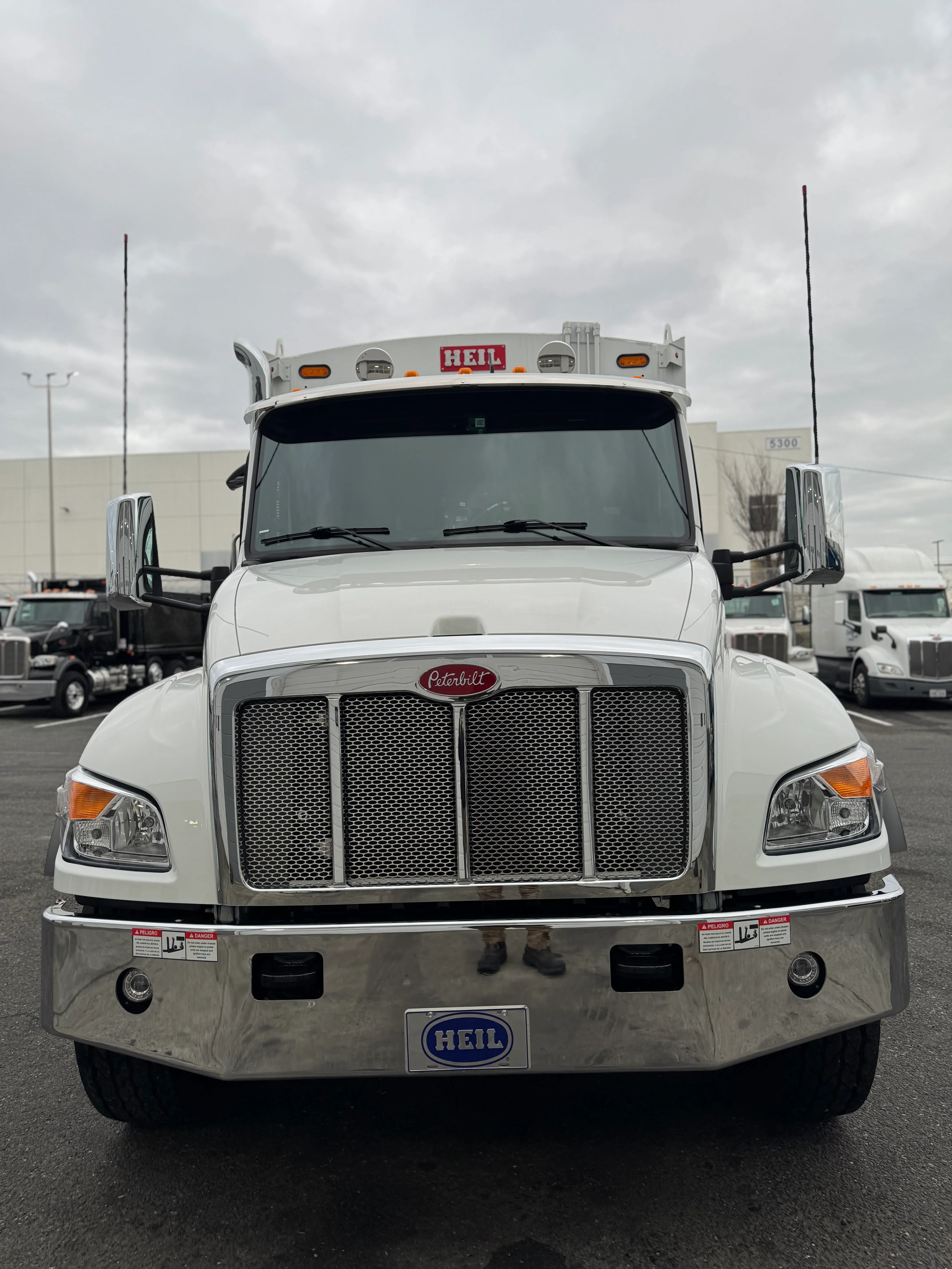 2025 Peterbilt 548 in Baltimore, MD — photo 2