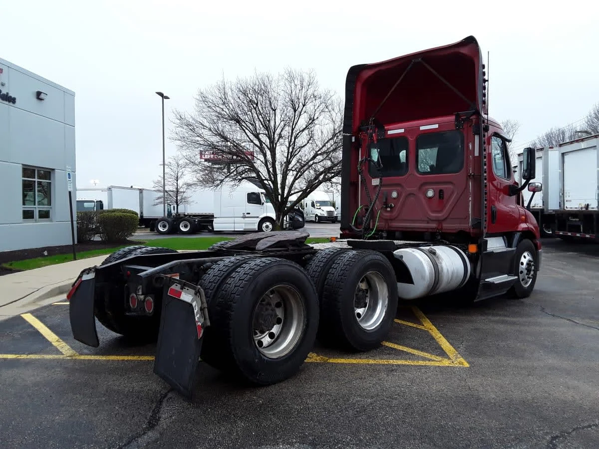 2020 Freightliner Cascadia in Bolingbrook, IL — photo 4