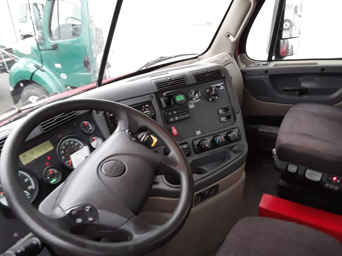 2020 Freightliner Cascadia in Bolingbrook, IL — photo 7