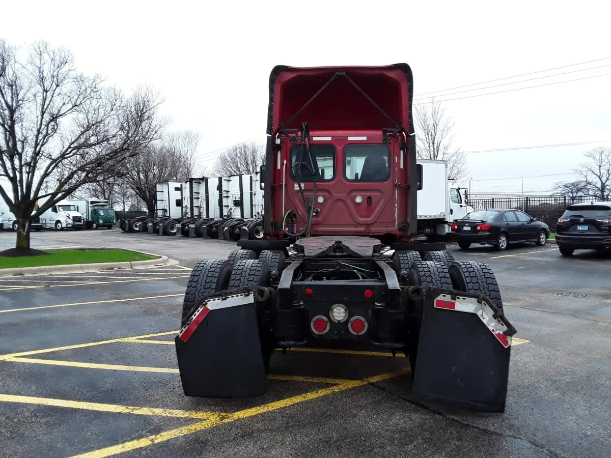 2020 Freightliner Cascadia in Bolingbrook, IL — photo 5