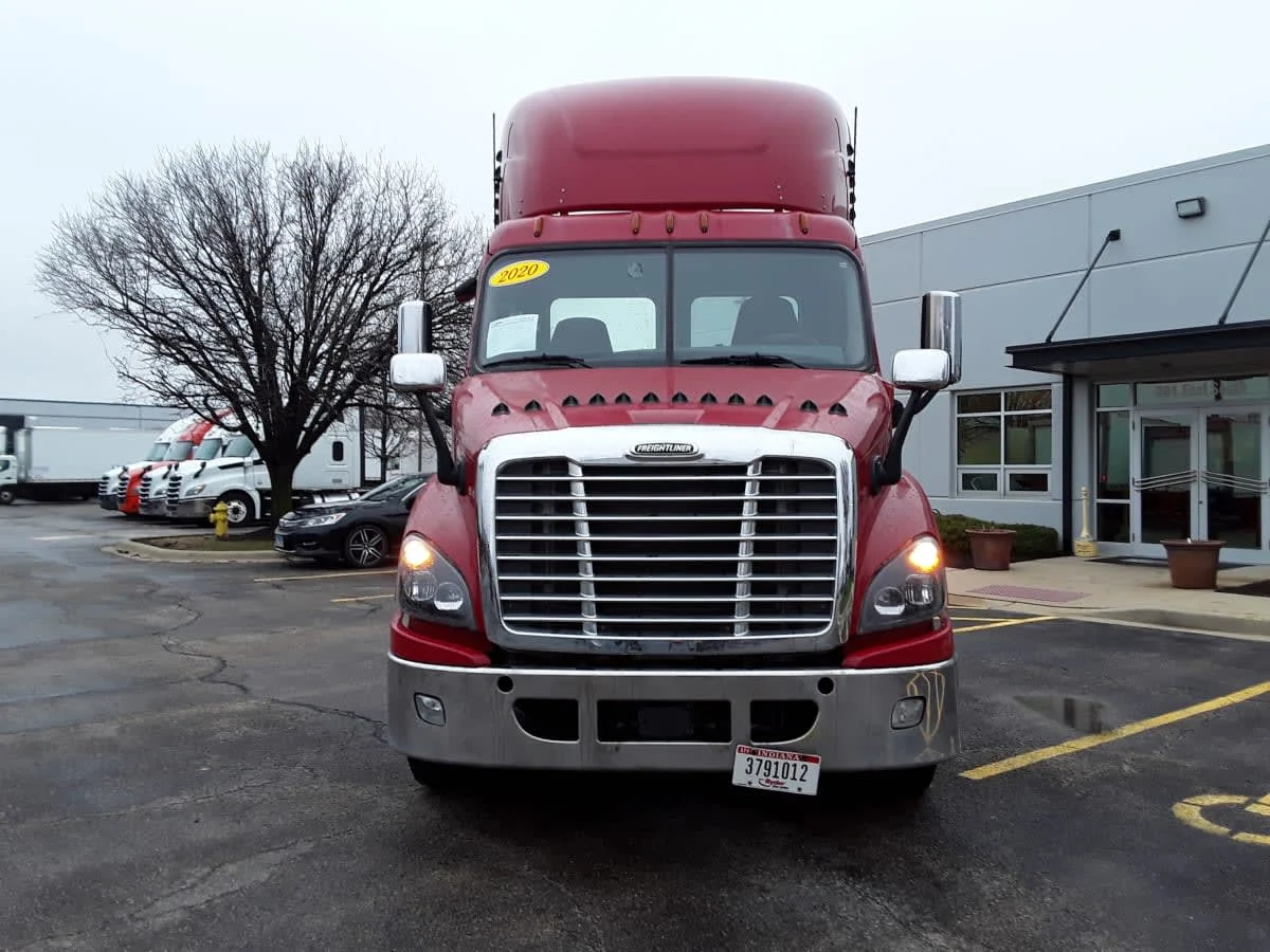 2020 Freightliner Cascadia in Bolingbrook, IL — photo 2