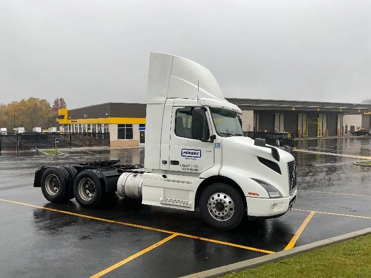 2020 Volvo VNR 640 in West Mifflin, PA