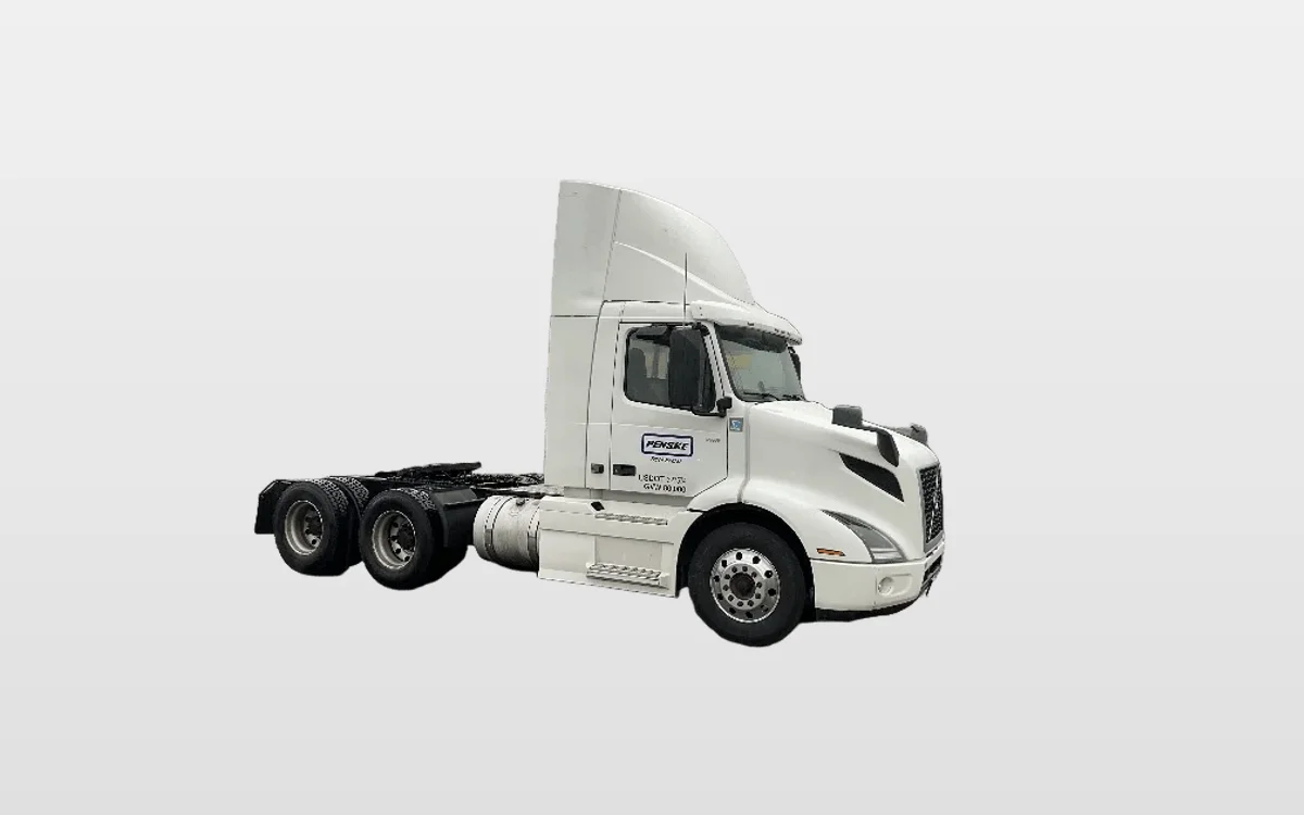2020 Volvo VNR 640 - image 1