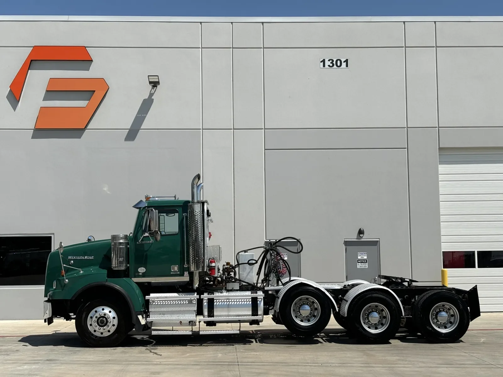 2015 Western Star 4900 in Hutchins, TX — photo 4
