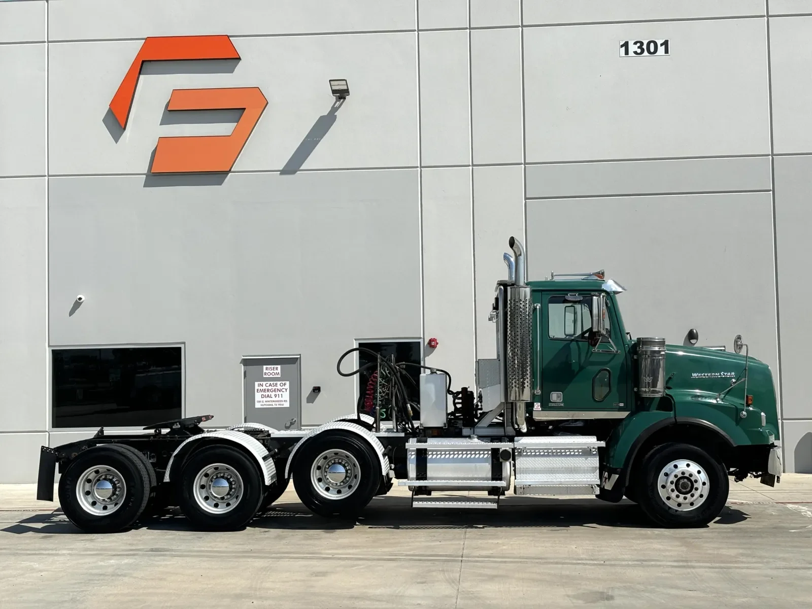2015 Western Star 4900 in Hutchins, TX — photo 3