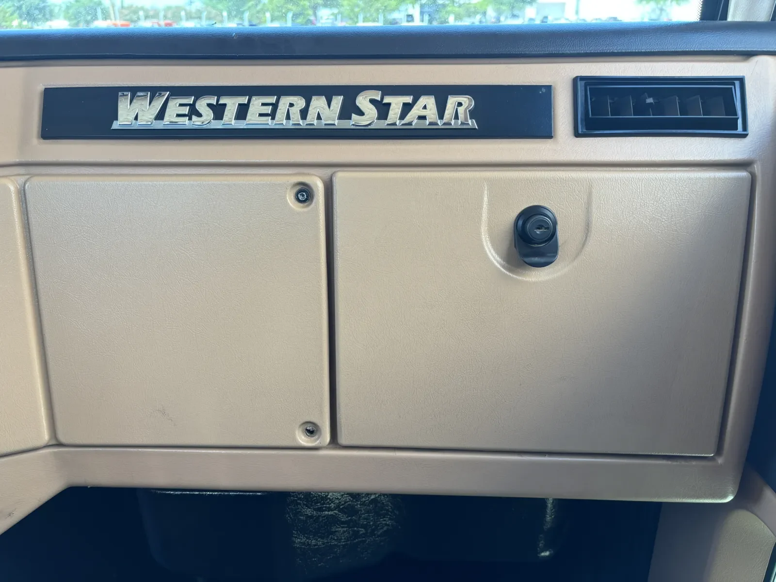 2015 Western Star 4900 in Hutchins, TX — photo 19