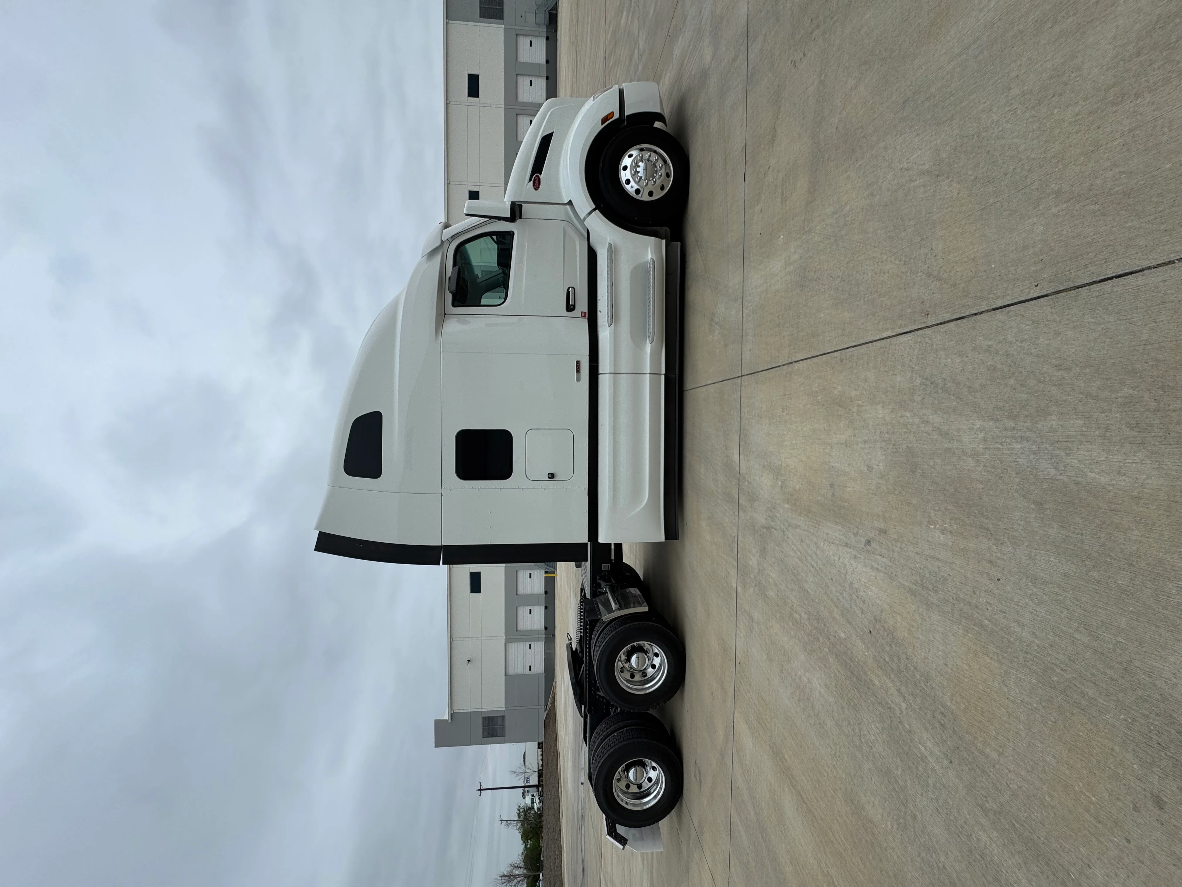 2027 Peterbilt 579 in Dayton, OH — photo 6
