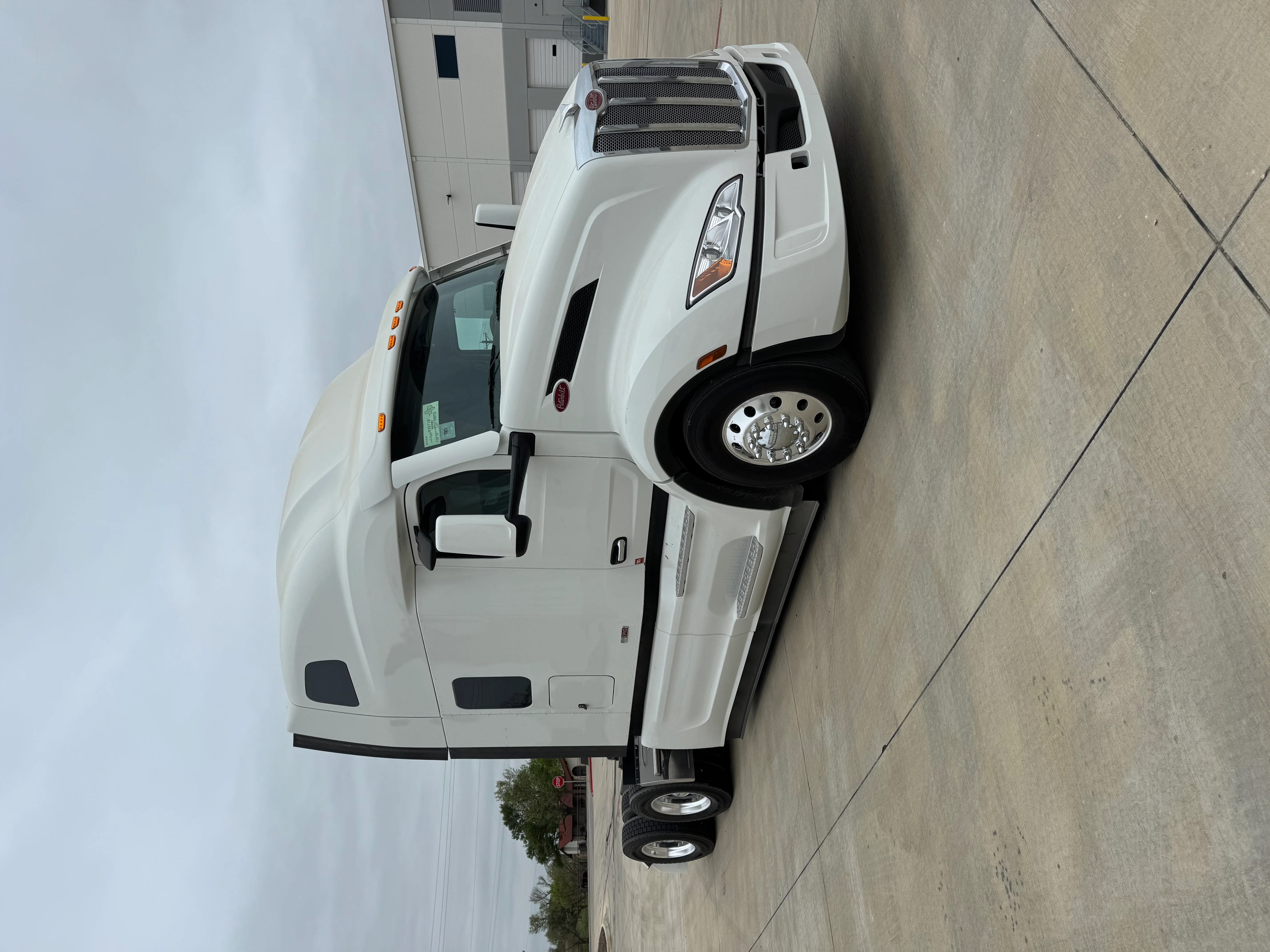 2027 Peterbilt 579 in Dayton, OH — photo 7