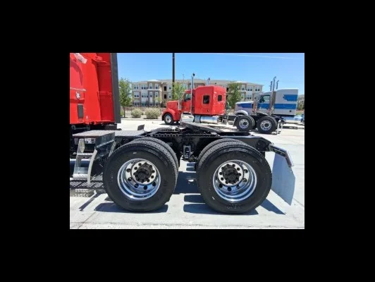 2027 Kenworth T680 in El Paso, TX — photo 4