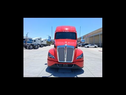 2027 Kenworth T680 in El Paso, TX — photo 7