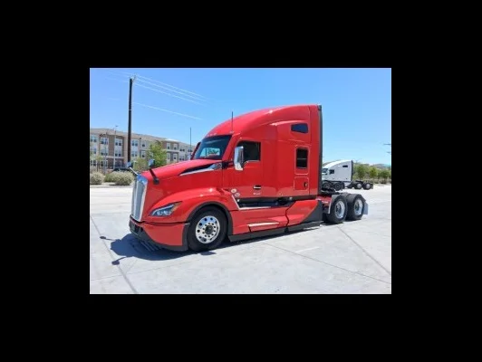 2027 Kenworth T680 in El Paso, TX — photo 2