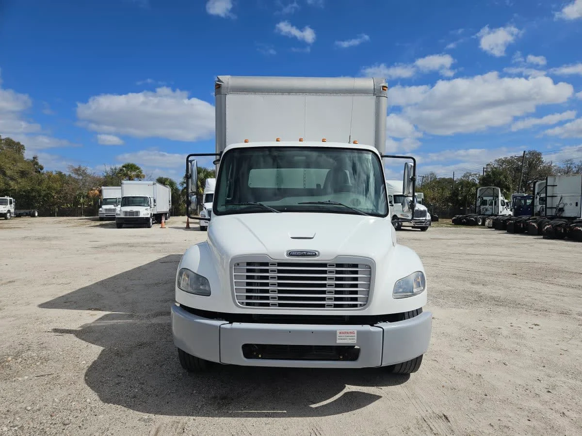 2017 Freightliner M2 106 in Orlando, FL — photo 2
