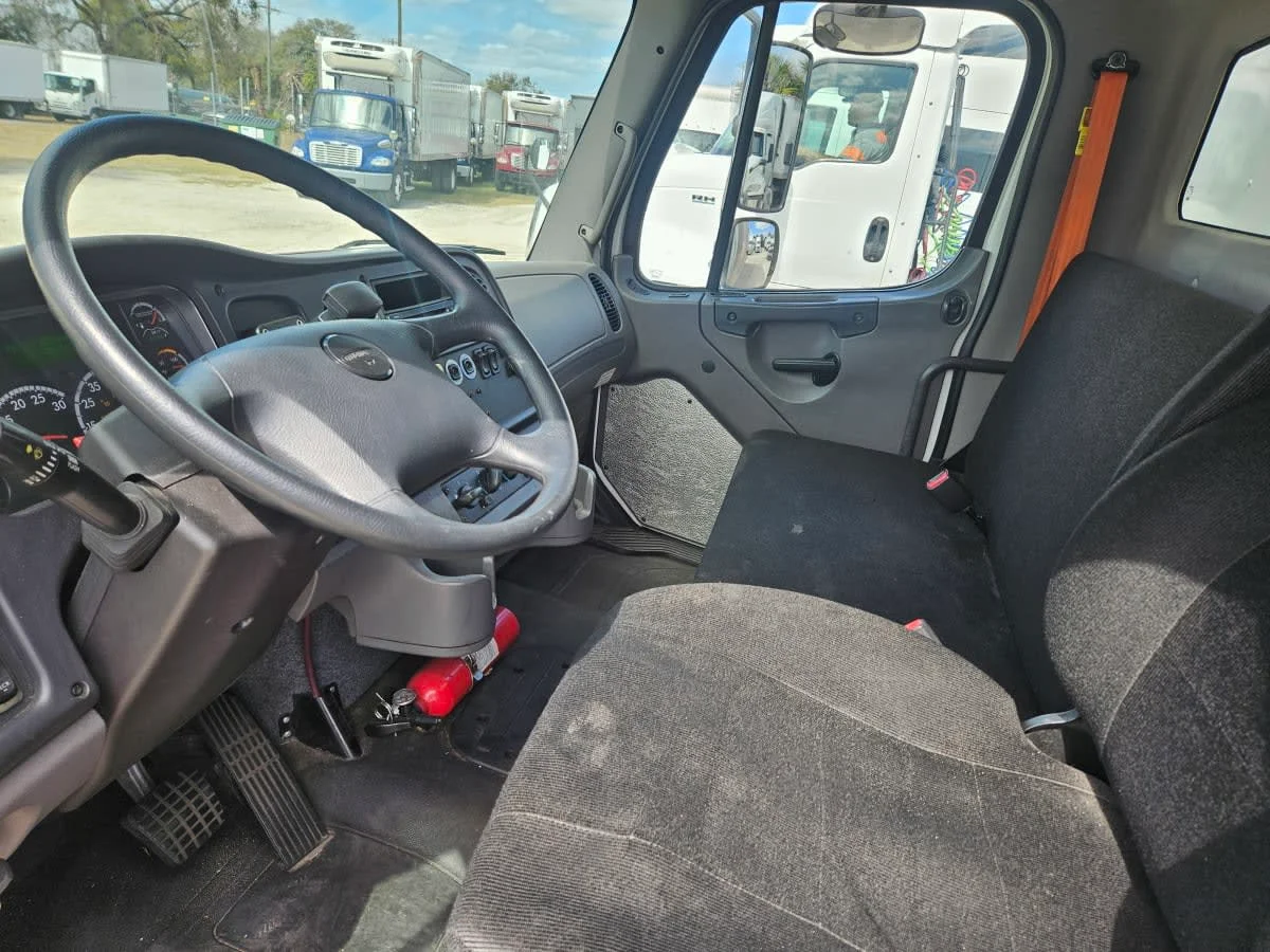 2017 Freightliner M2 106 in Orlando, FL — photo 7