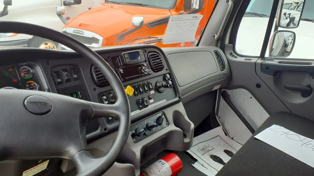 2020 Freightliner M2 106 in Bolingbrook, IL — photo 7