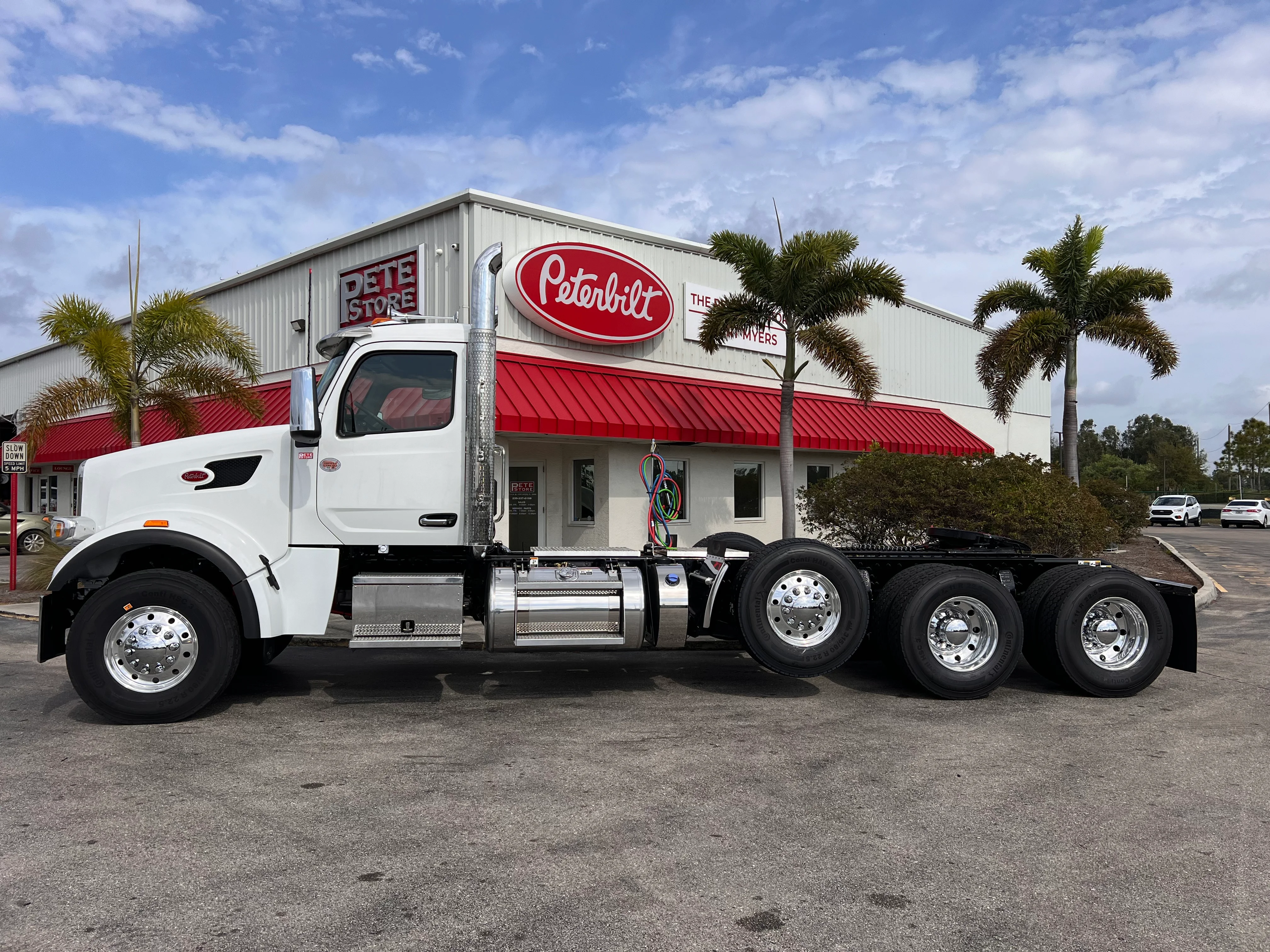 2026 Peterbilt 567 in Fort Myers, FL — photo 4