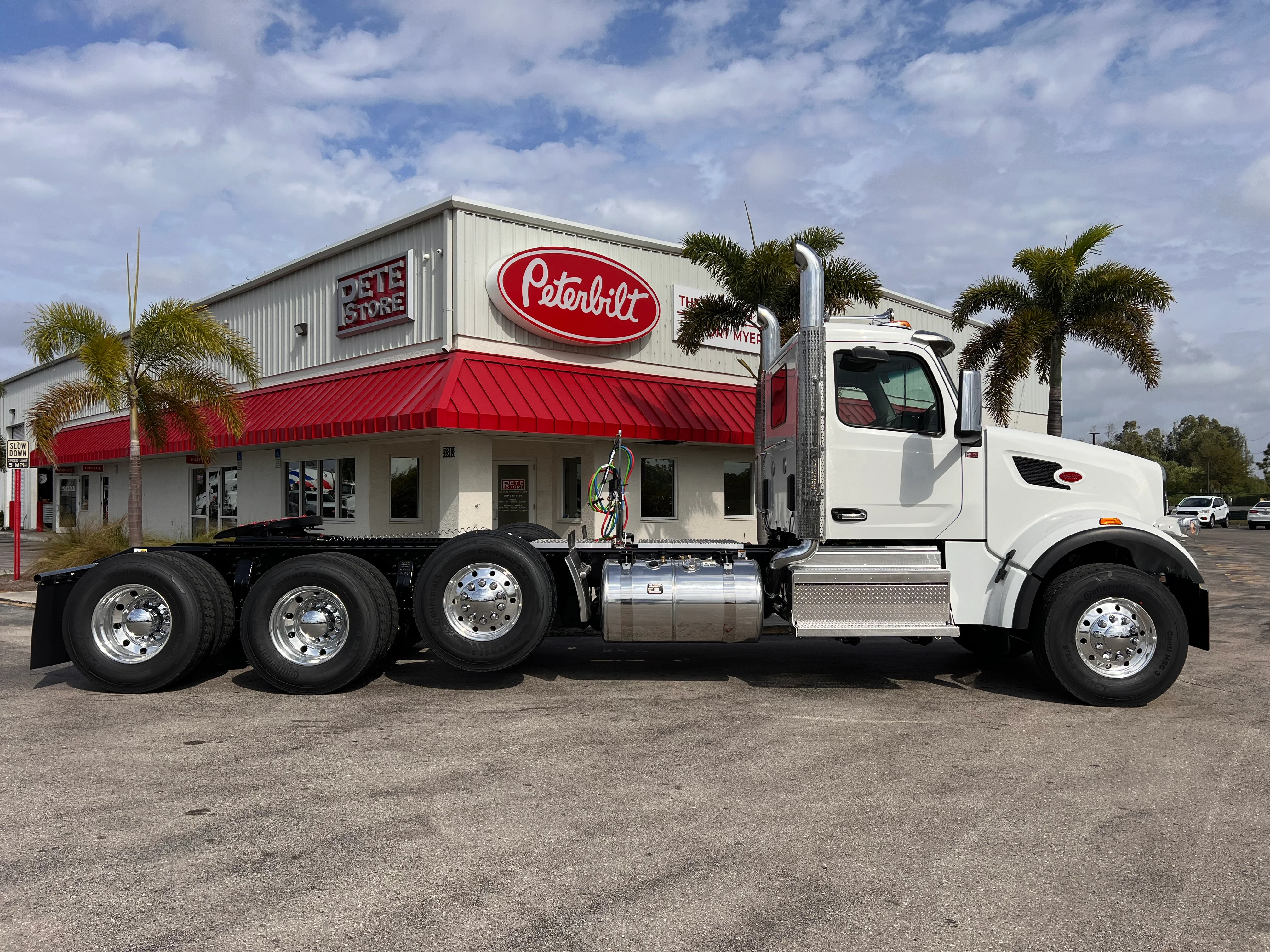 2026 Peterbilt 567 in Fort Myers, FL — photo 5