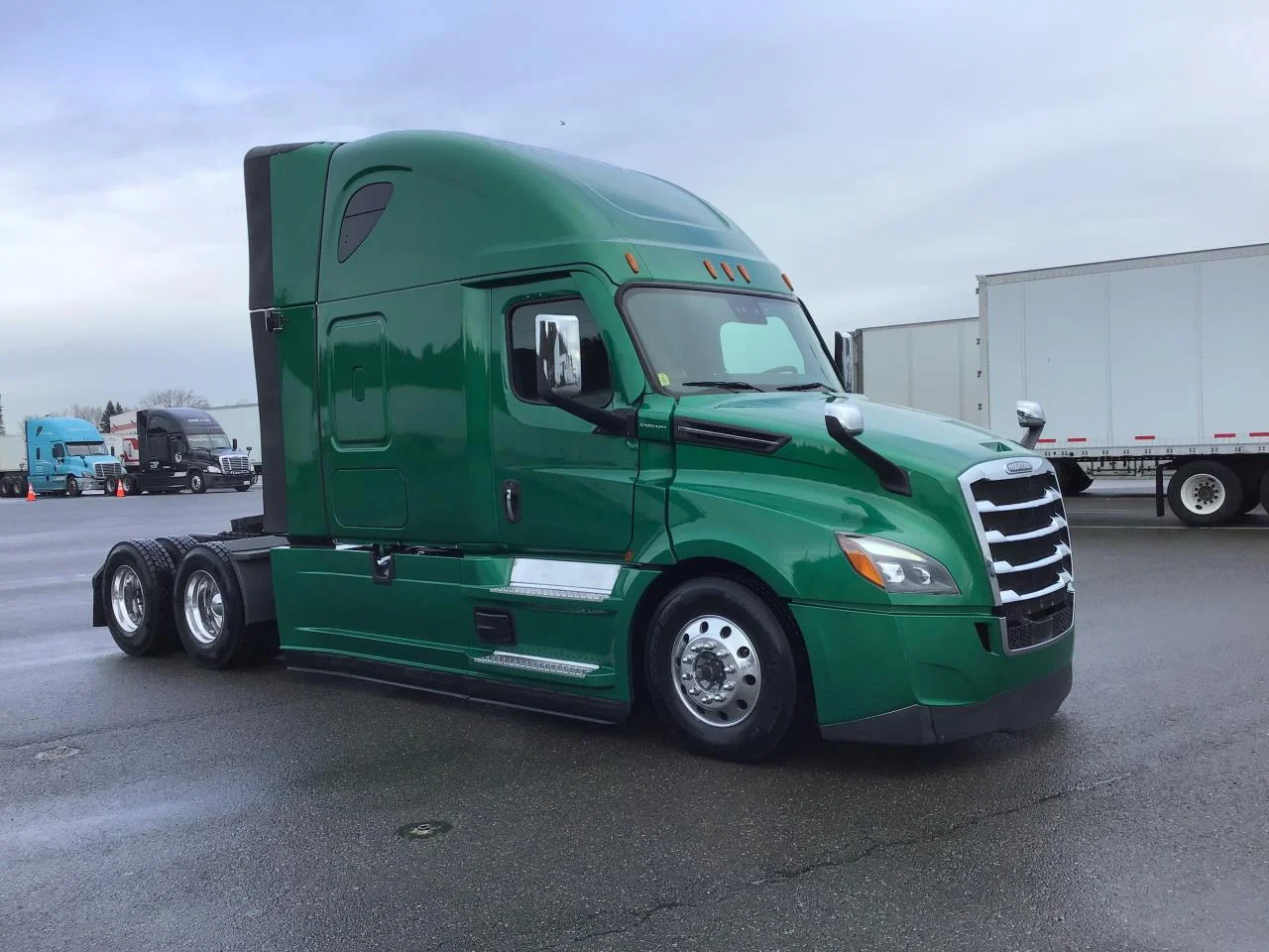 2022 Freightliner Cascadia in Pacific, WA — photo 3